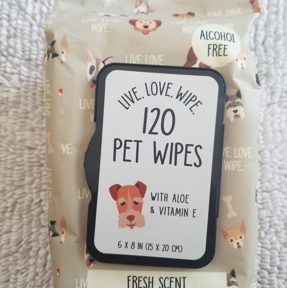 Live. Love. Wipe. Pet Wet Wipes